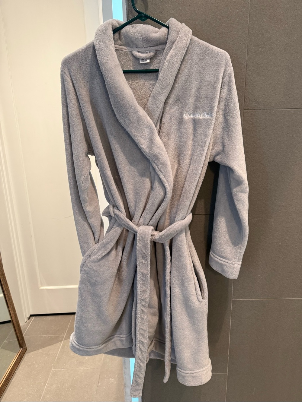 Calvin Klein Light Gray Plush Bathrobe with Embroidered Logo Women’s XS/S